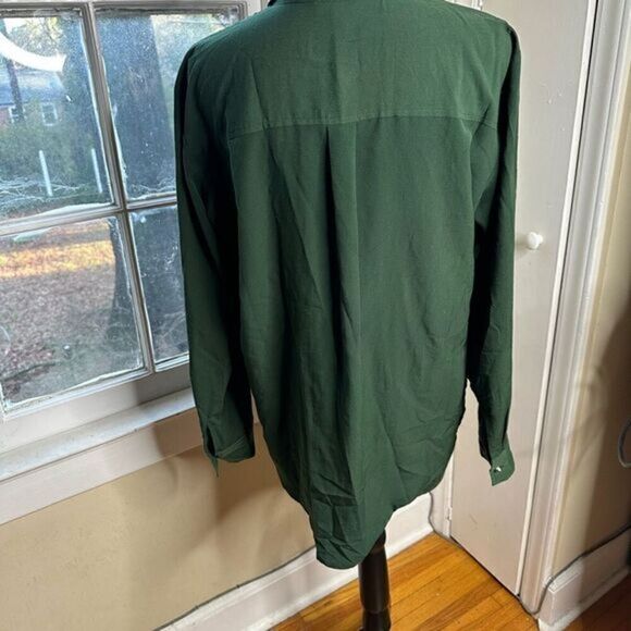 Juicy green! Juicy Couture dark green button down shirt with gold buttons - Picture 5 of 9